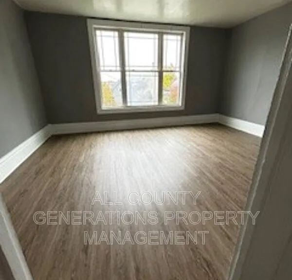 778 Yale St — Photo 7