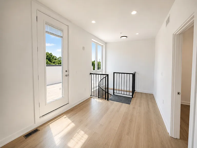 2425 20th St NE #1P — Photo 5