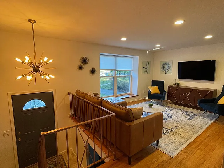 1514 Woodstream Dr — Photo 2