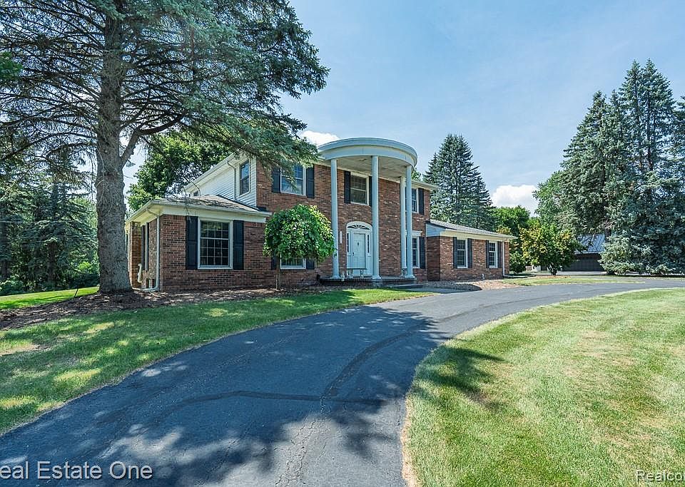 1st image of 2633 New England Dr
