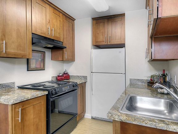 5th image of 3035 Kaiser Dr Unit B
