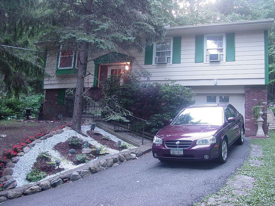 2nd image of 3853 Wood St