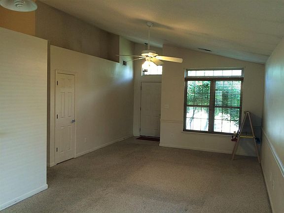3rd image of 304 Darenia Ln