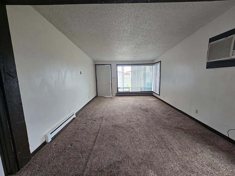 1619 W Pheasant St — Photo 7