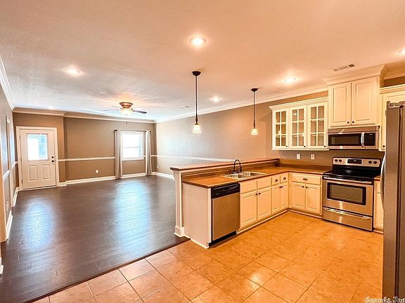 2nd image of 2403 Nassau Ln