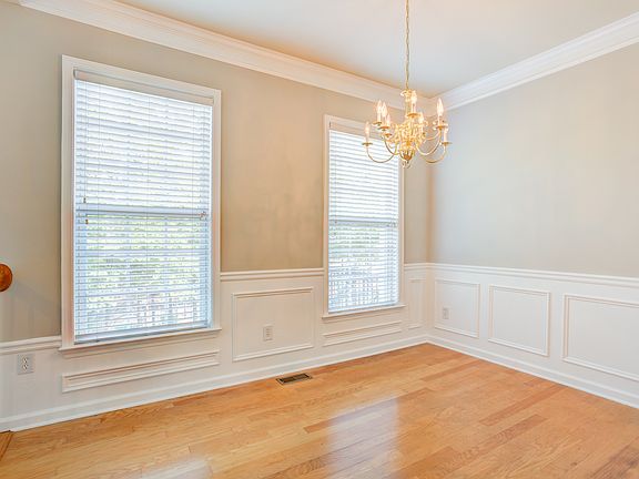 5th image of 440 Tioram Ln SE