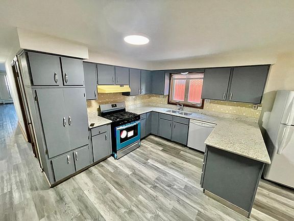 4th image of 2722 N 74th Ave #11
