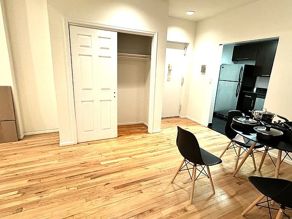 3rd image of 240 E 90th St APT 5B