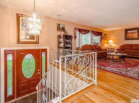 3rd image of 6 Merrivale Dr