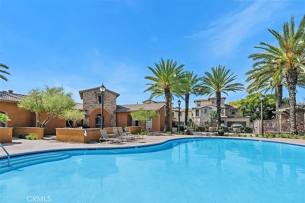 3 bed, 2.5 bath, 1236 sqft, $2,950 — Photo 4
