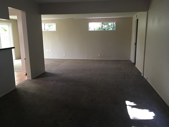 5th image of 910 W 20th St