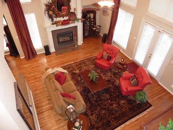 3rd image of 2800 Greenview Dr