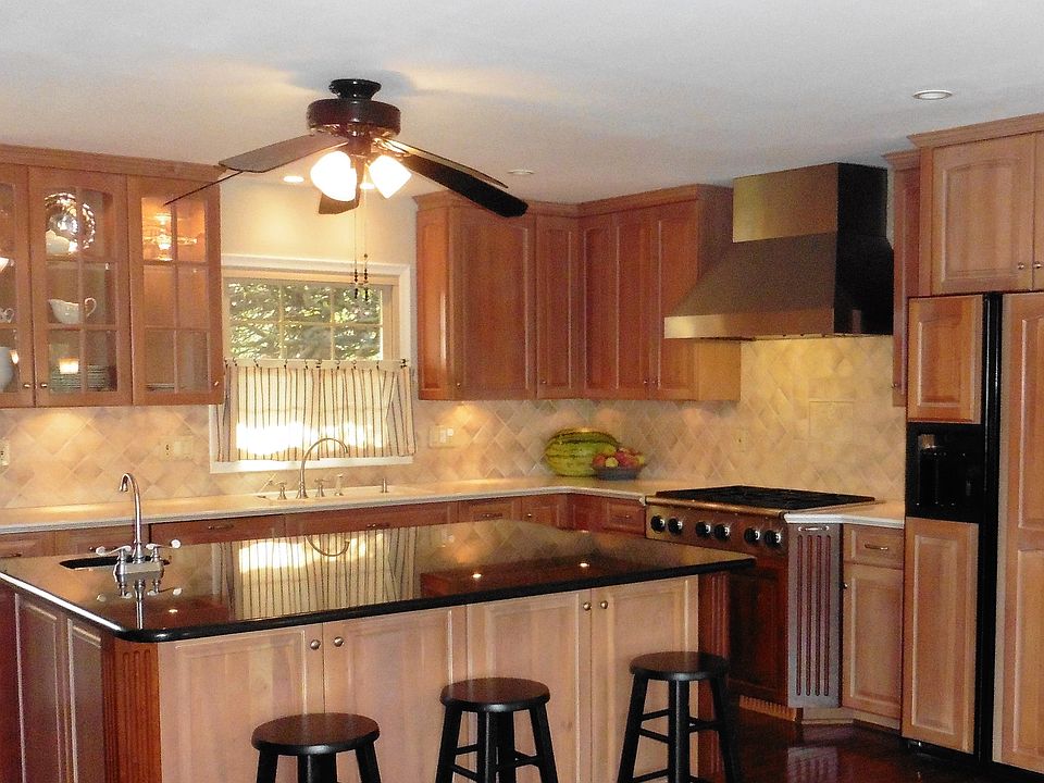 High-End Gourmet Kitchen
