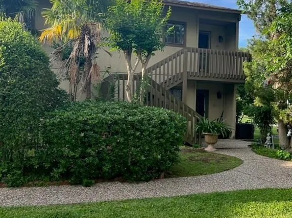 15919 Golf Club Dr APT 201, Crosby, TX 77532