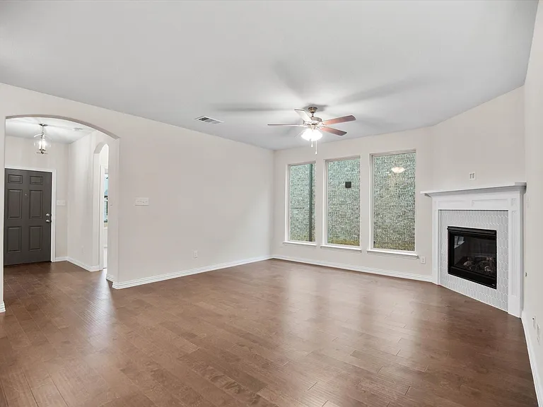 2036 Almassera Dr — Photo 6