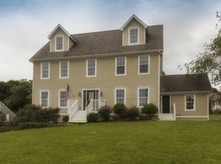 17 Bartlett Rd, Middletown, RI 02842
