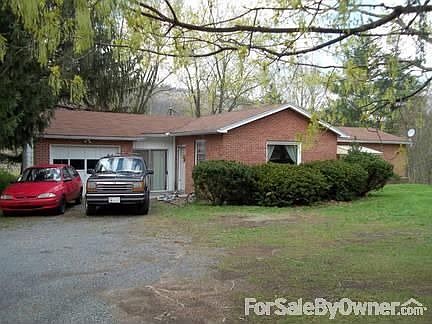 Driveway : One car garage and large driveway.