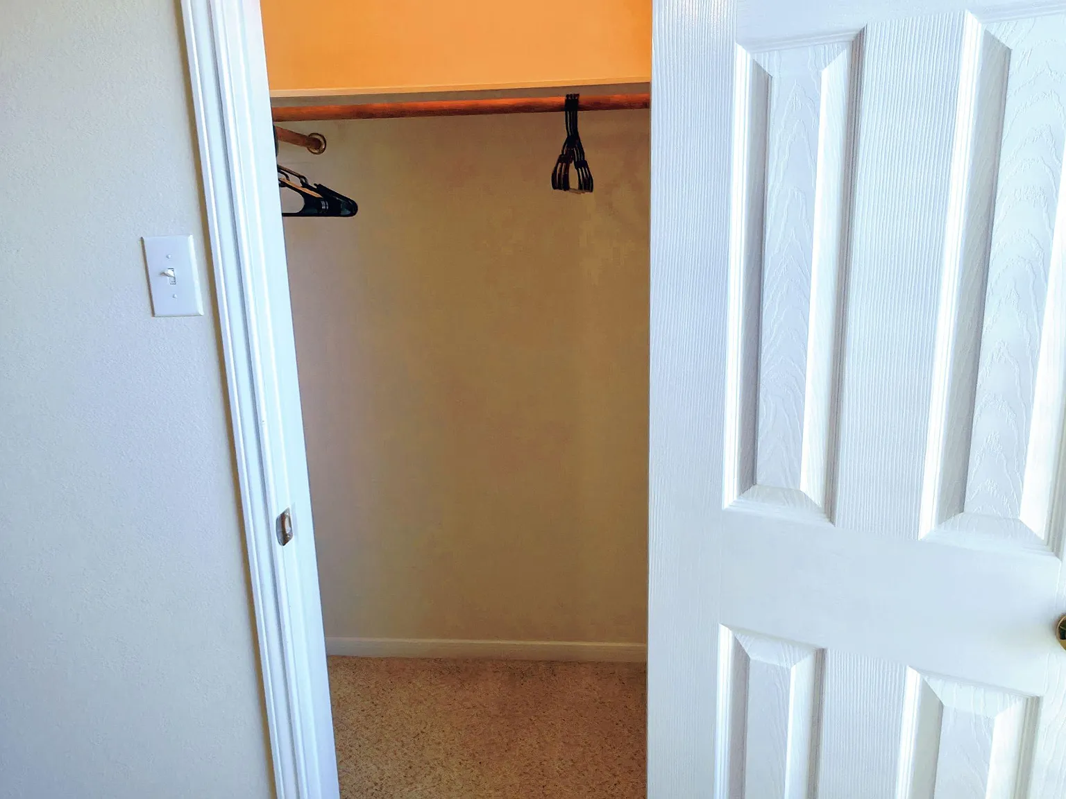 4 bed, 3.0 bath, 2600 sqft, $1,035 — Photo 3