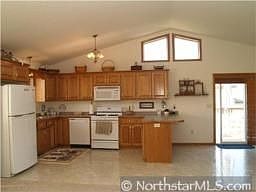 4th image of 38460 Tamworth Ave