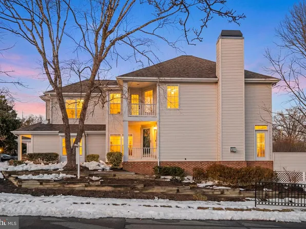 9800 Bolton Village Ct, Fairfax, VA 22032