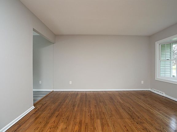 5th image of 35 Chateau Ct