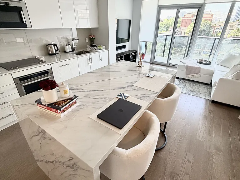 330 Richmond St W #609 — Photo 10