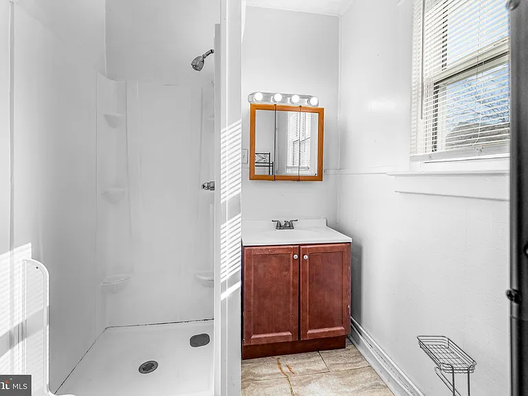 608 Tunbridge Rd — Photo 21