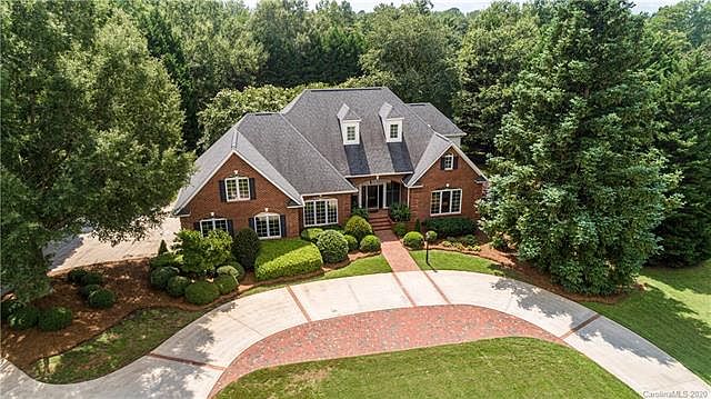 1st image of 203 Fairway Dr