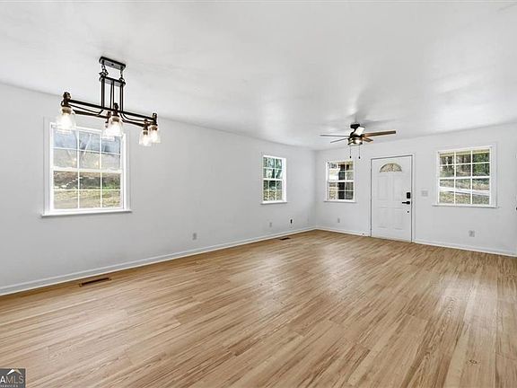 4th image of 3 Robin Hood Rd NE