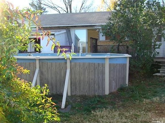 3rd image of 76451 Henderson Ln