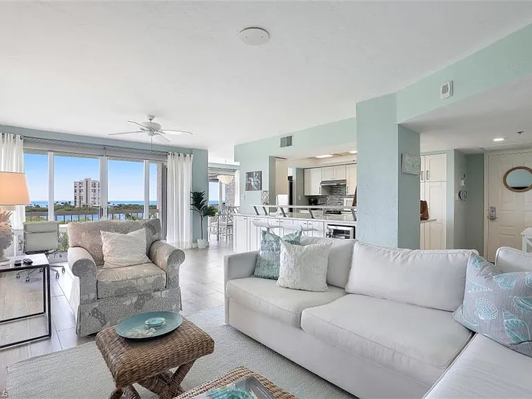 5501 Heron Point Dr #501 — Photo 1