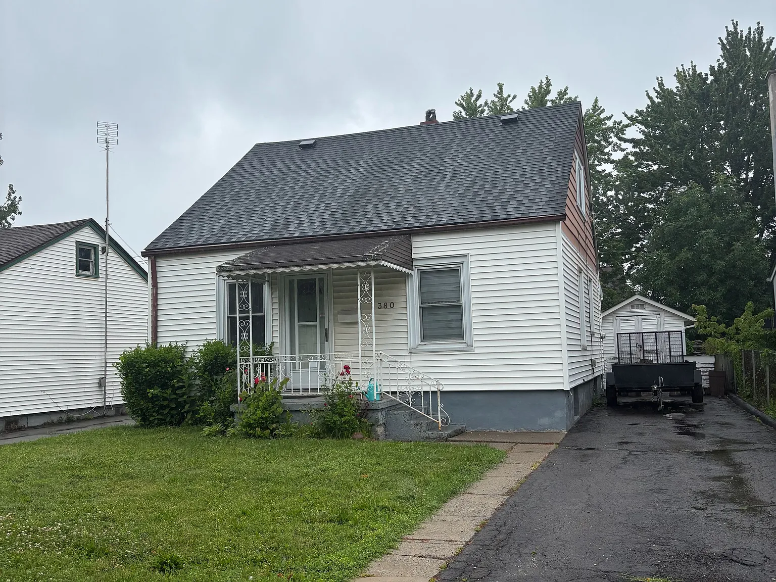 3 bed, $1,900 — Photo 1
