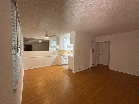 3rd image of 953 6th St APT 3
