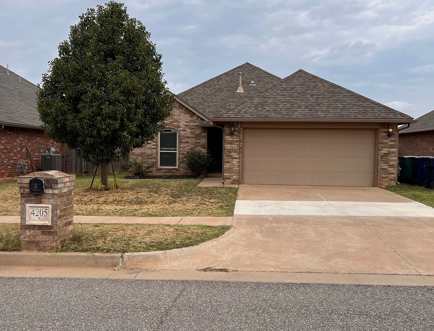 3 bed, 1317 sqft, $1,900 — Photo 1