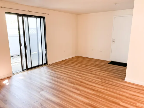 7 Village Rock Ln APT 3, Natick, MA 01760