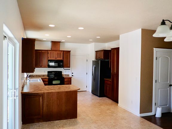 2nd image of 521 Antilles Ln