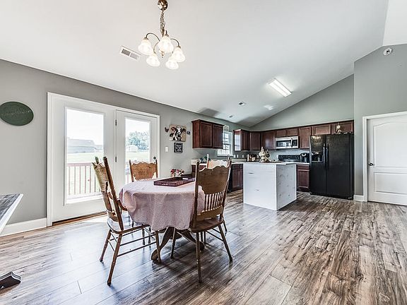 4th image of 117 Feist Way