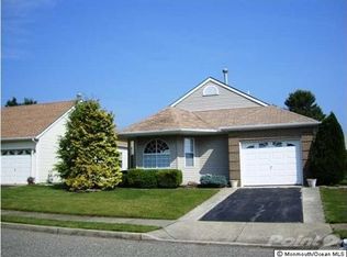 3 Kendal Dr, Toms River, NJ 08757