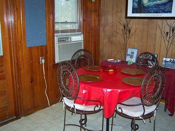 4th image of 1152 SW Castle Heights Ter