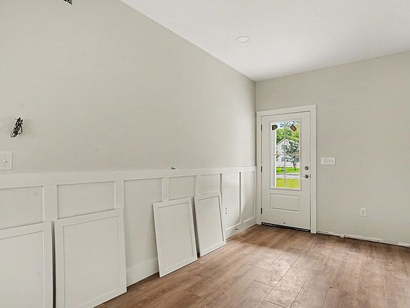 3rd image of 1251 Scenic Dr.