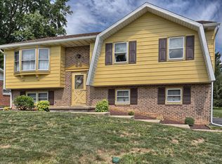 481 Parkwynne Rd, Lancaster, PA 17601