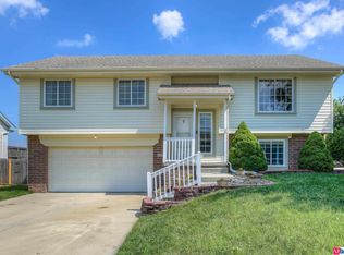 609 Rosewood Ave, Papillion, NE 68133