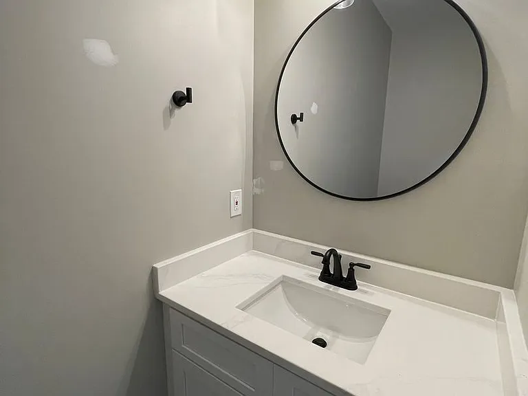 625 E 3rd St #11 — Photo 7