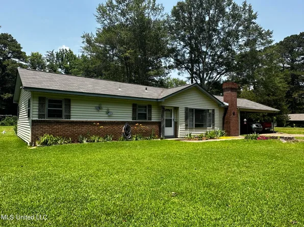 205 Moorehead Rd, Benton, MS 39039