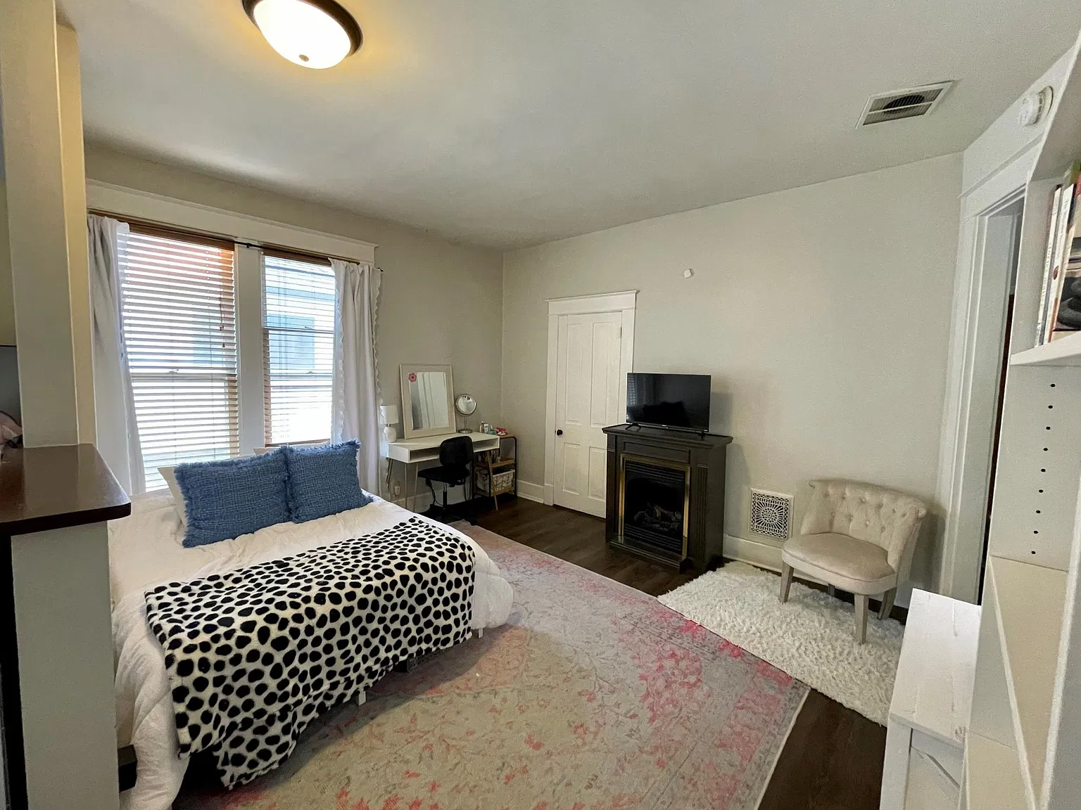585 Woodruff Place Middle Dr — Photo 2