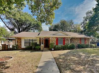 5928 Fox Hill Ln, Dallas, TX 75232