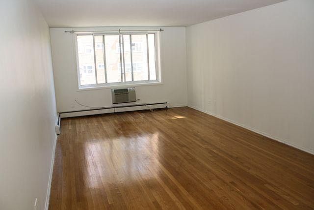 2nd image of 850 W Margate Ter APT 504