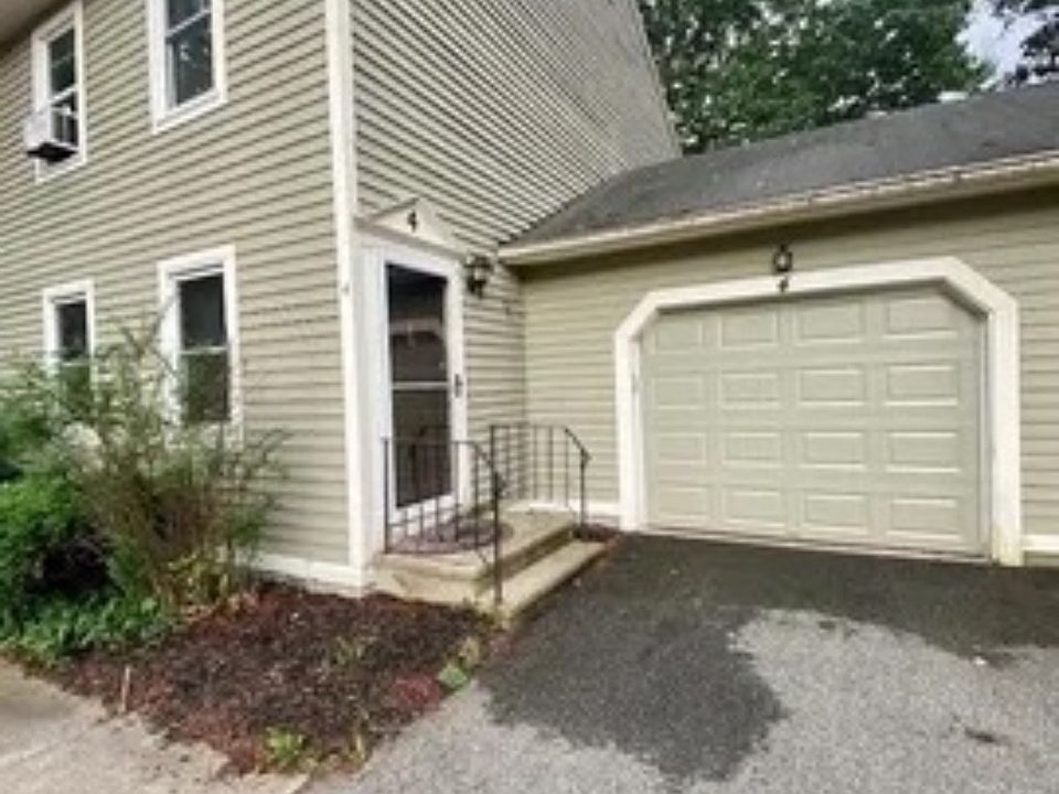 1st image of 4 Mallard Pl Unit 4