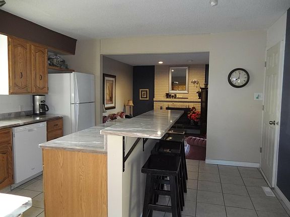 Eating island seats 4, Quartz countertop.