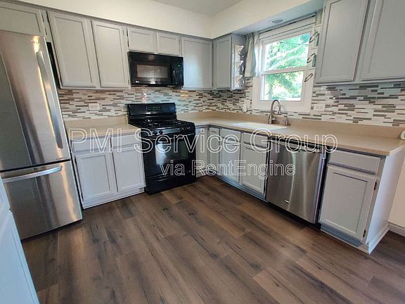 3rd image of 2709 Laurel Ct